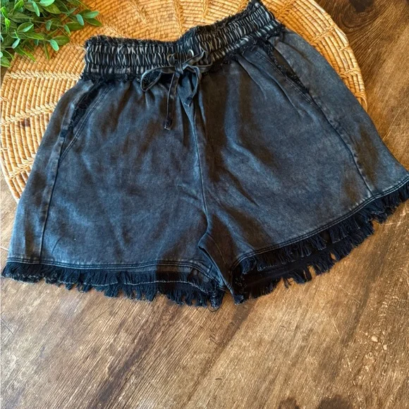 New Zenana Outfitters Black High Waist Fringed Hem Shorts - Picture 10 of 10